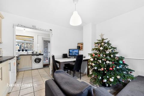 3 bedroom end of terrace house for sale, Willcocks Close, Chessington