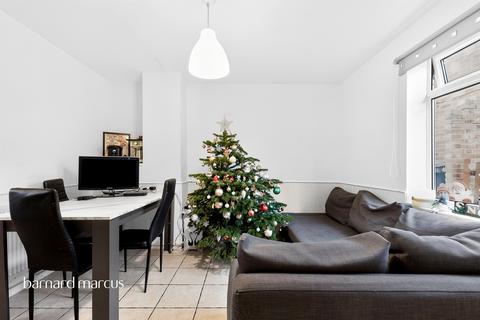 3 bedroom end of terrace house for sale, Willcocks Close, Chessington
