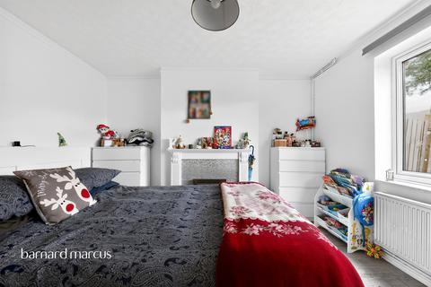 3 bedroom end of terrace house for sale, Willcocks Close, Chessington