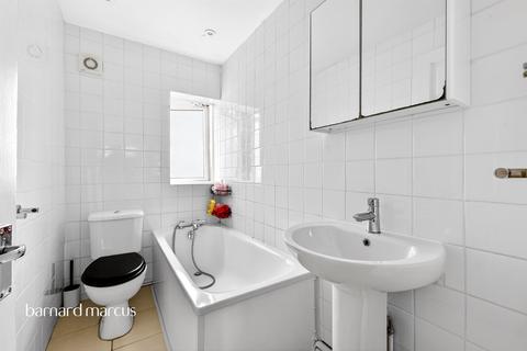 3 bedroom end of terrace house for sale, Willcocks Close, Chessington