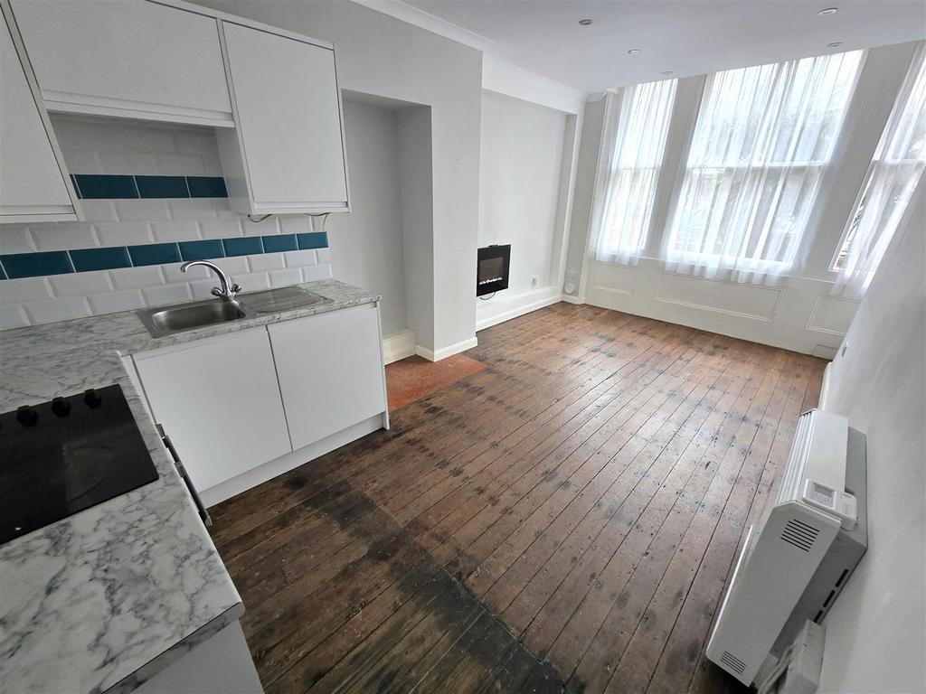Lounge Kitchen