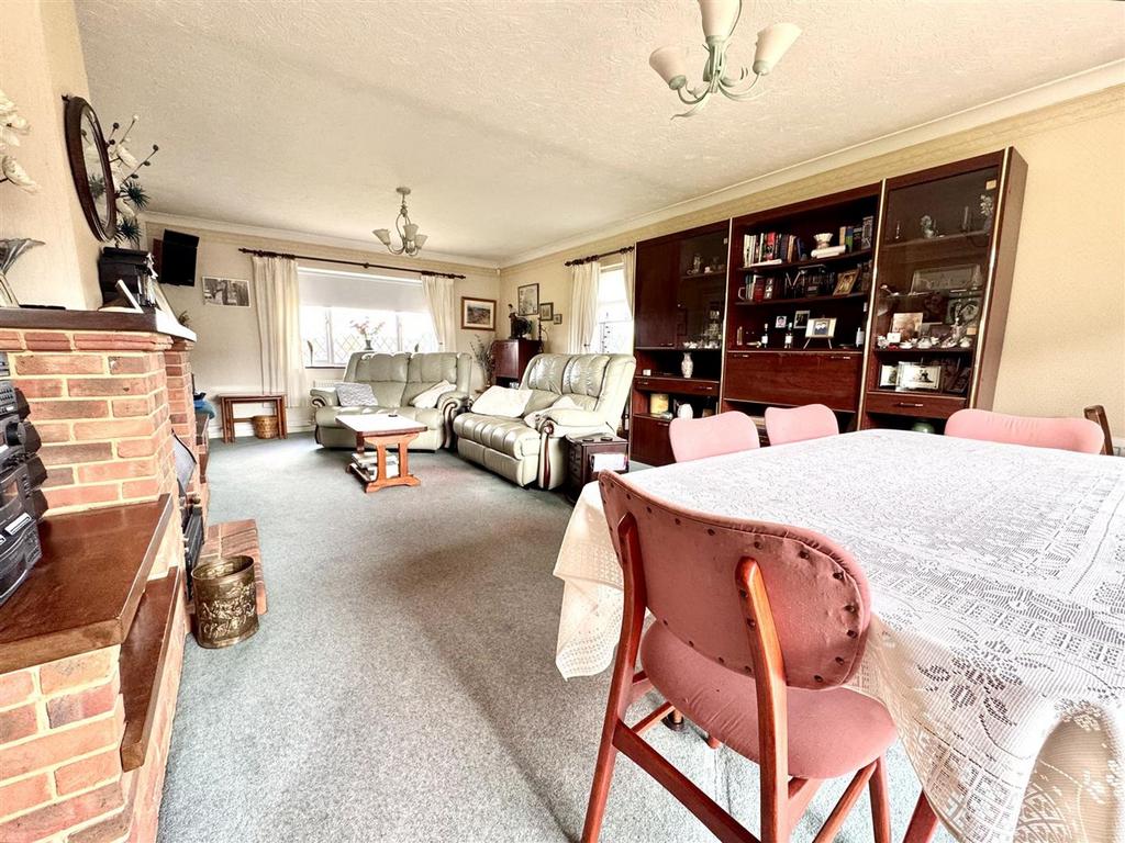 Living/Dining Room