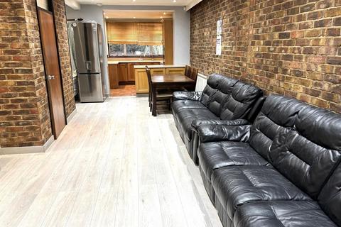 3 bedroom semi-detached house for sale, Methuen Road, Edgware HA8