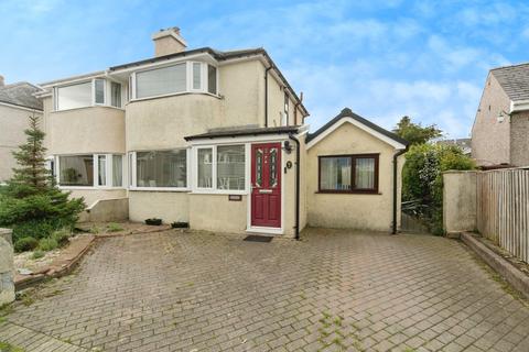 3 bedroom end of terrace house for sale, Pen Y Ffridd Road, Bangor, LL57