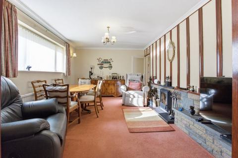 4 bedroom detached bungalow for sale, Hog Green, Elham, CT4
