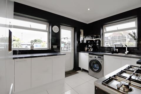 2 bedroom bungalow for sale, Kynaston Road, Orpington