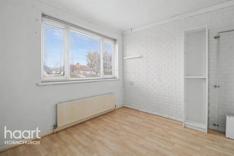 undefined, Calbourne Avenue, HORNCHURCH