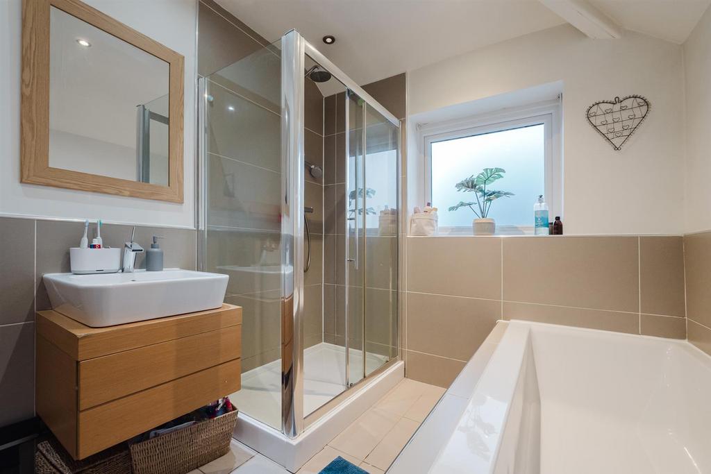 Bed 1 En Suite