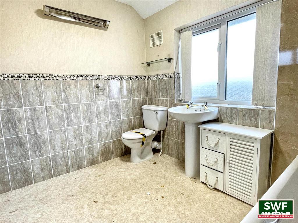 Bathroom2.jpg