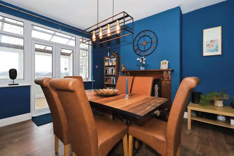 4 bedroom semi-detached house for sale, Stourbridge Road, KIDDERMINSTER