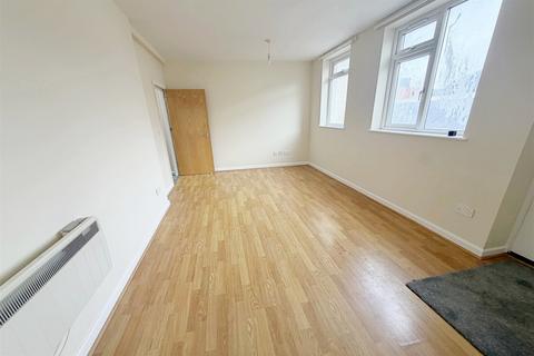 2 bedroom flat to rent, Bournemouth