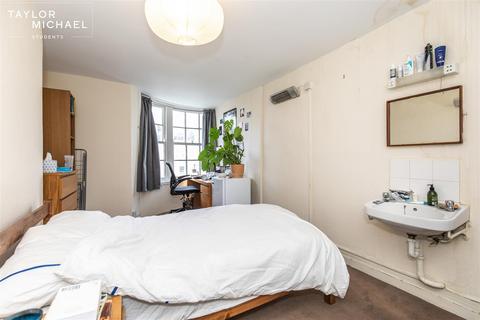 1 bedroom in a house share to rent, Bedford Square, Brighton