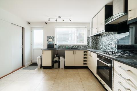 2 bedroom ground floor maisonette for sale, Woburn Court, Lee-on-the-Solent, PO13 9BL
