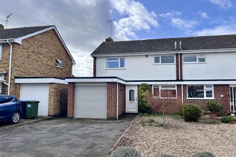 3 bedroom end of terrace house for sale, Charlecote Close, Tiddington CV37