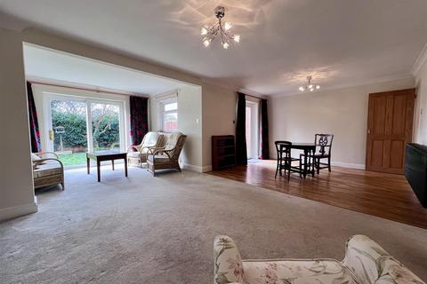 3 bedroom end of terrace house for sale, Charlecote Close, Tiddington CV37