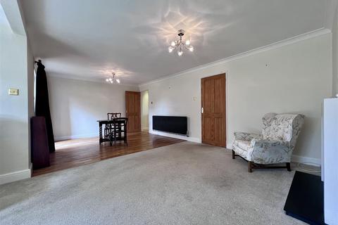 3 bedroom end of terrace house for sale, Charlecote Close, Tiddington CV37