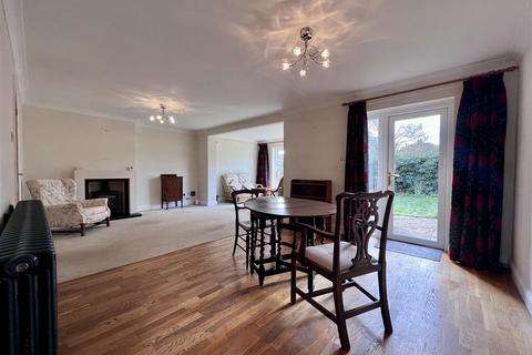3 bedroom end of terrace house for sale, Charlecote Close, Tiddington CV37