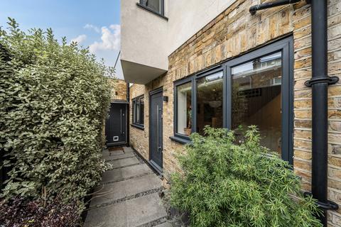 Lamington Mews, London