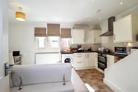 1 bedroom apartment to rent, Walton Road, East Molesey KT8