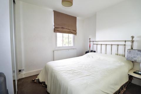 1 bedroom apartment to rent, Walton Road, East Molesey KT8