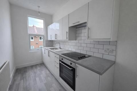 1 bedroom flat to rent, Ramuz Drive, Westcliff-On-Sea