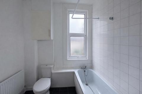 1 bedroom flat to rent, Ramuz Drive, Westcliff-On-Sea