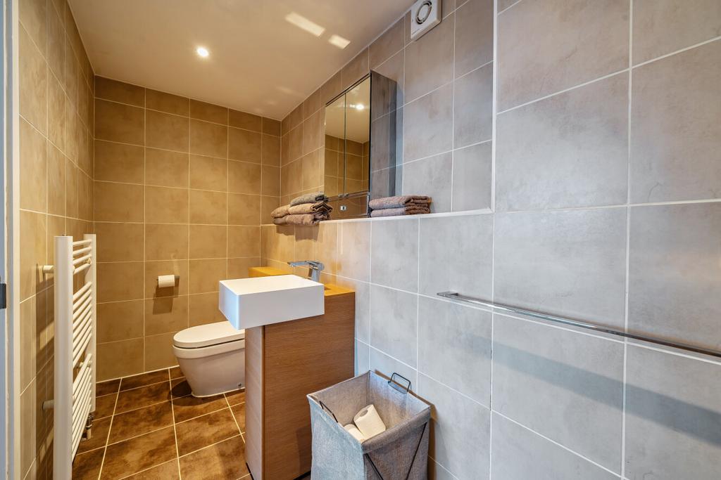1416484-12-69988b...
