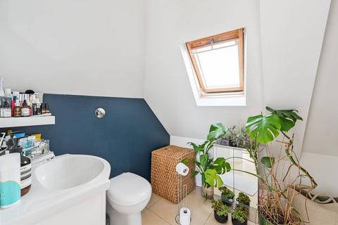 Studio to rent, Highbury, Highbury, London, N5