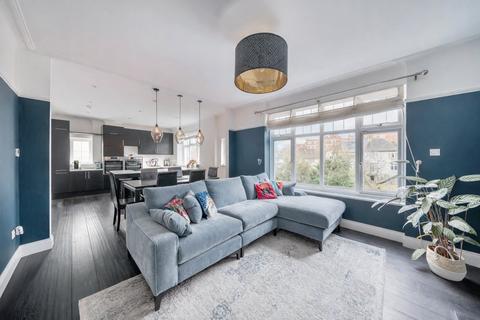 Creighton Avenue, London, N10