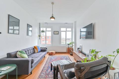 2 bedroom flat for sale, Brixton Hill Court, Brixton Hill, London, SW2