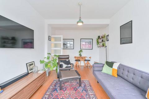 2 bedroom flat for sale, Brixton Hill Court, Brixton Hill, London, SW2