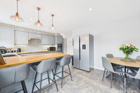 4 bedroom link detached house for sale, Waterdale Close, East Riding of Yorkshire YO16