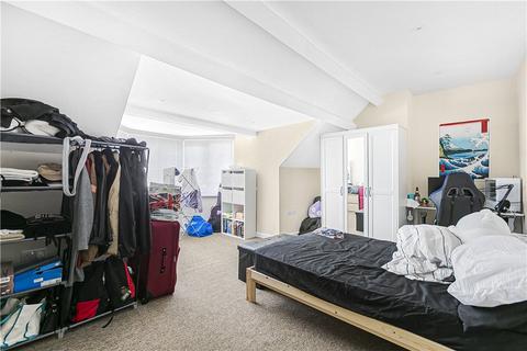 3 bedroom apartment to rent, Bridge Street, Pinner, HA5