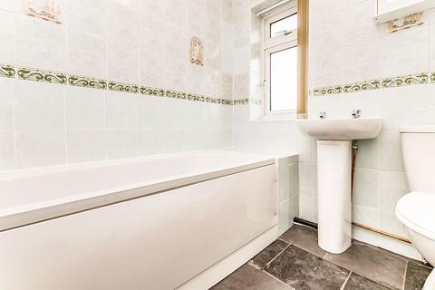 2 bedroom terraced house to rent, Skelwith Walk, West Yorkshire LS14