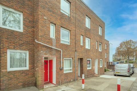 Studio to rent, Melyn Close, Tufnell Park, London, N7