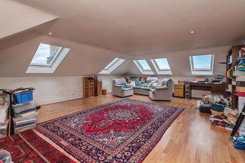 2 bedroom flat for sale, Edgerton Road, HUDDERSFIELD