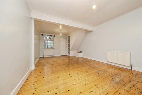 3 bedroom end of terrace house for sale, Oakley Road, Harwich