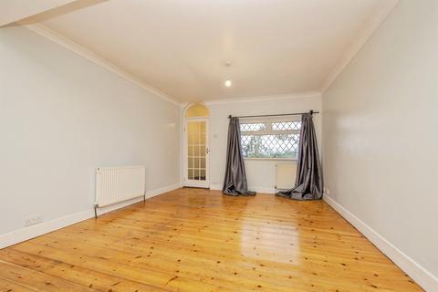 3 bedroom end of terrace house for sale, Oakley Road, Harwich