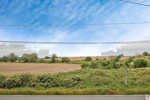 3 bedroom end of terrace house for sale, Oakley Road, Harwich