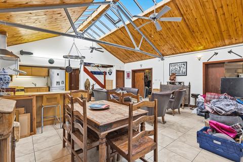3 bedroom property for sale, Vestry Road, London E17