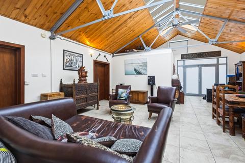 3 bedroom property for sale, Vestry Road, London E17