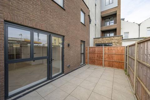 1 bedroom flat to rent, Cannon Hill Lane, Raynes Park, SW20