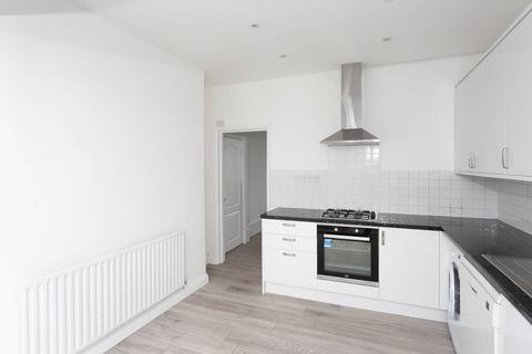 3 bedroom terraced house to rent, Leavesden Road, WD24, Watford, WD24