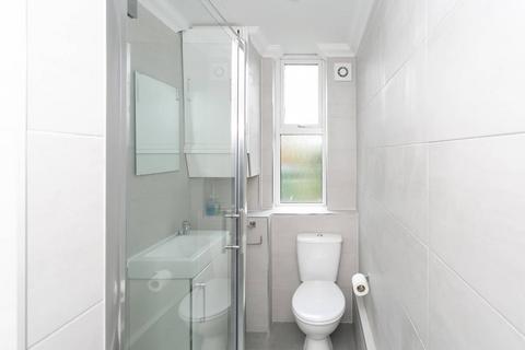 3 bedroom terraced house to rent, Leavesden Road, WD24, Watford, WD24