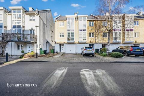 Revere Way, Epsom