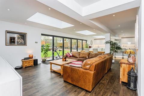 4 bedroom detached house for sale, Winkhurst Way, Burgess Hill