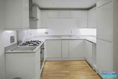 2 bedroom flat for sale, Chrisharben Court, Green End, Clayton, Bradford, BD14 6AF