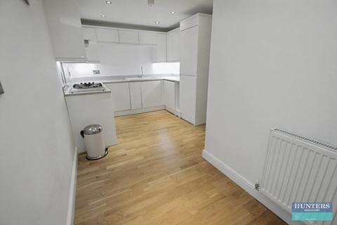 2 bedroom flat for sale, Chrisharben Court, Green End, Clayton, Bradford, BD14 6AF