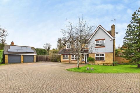 Warren Drive, Horsham RH13
