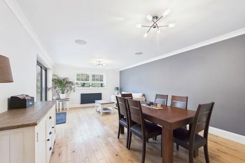 undefined, Warren Drive, Horsham RH13